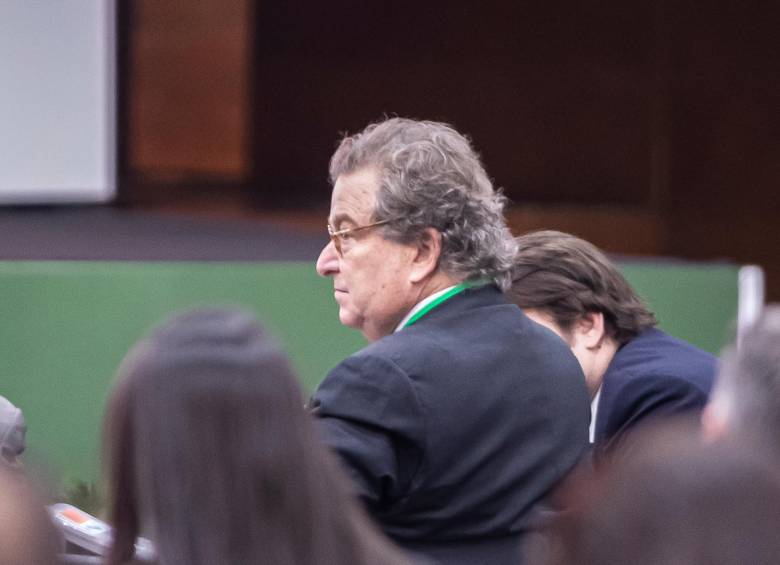El banquero Jaime Gilinski participó ayer en la asamblea anual de accionistas de Nutresa, empresa que le pagará en dividendos unos $133.709 millones. FOTO Carlos Velásquez