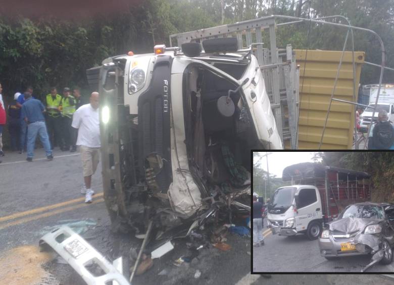 Así quedaron los vehículos involucrados en el accidente en Caldas. FOTO: Cortesía Denuncias Antioquia.