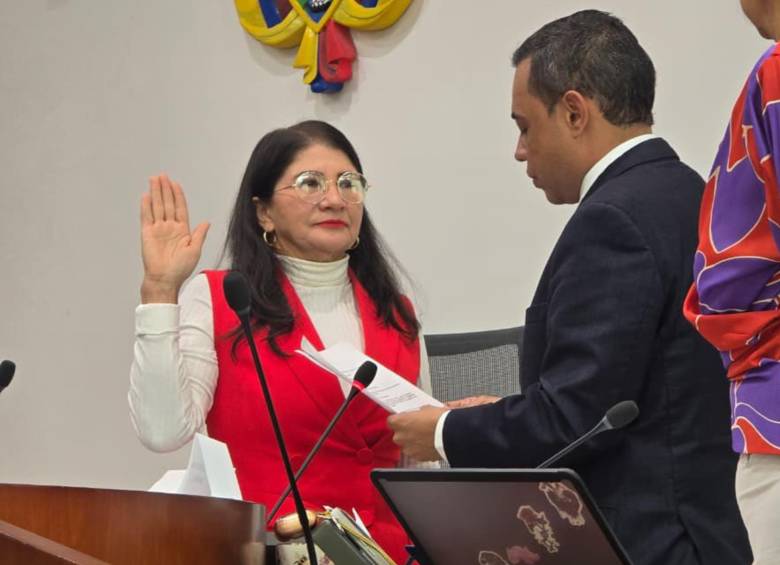 La senadora Sandra Ramírez, representante del partido Comunes, fue elegida con cinco votos como vicepresidenta de Derechos Humanos del Senado. FOTO: Tomada de redes sociales @SandraComunes
