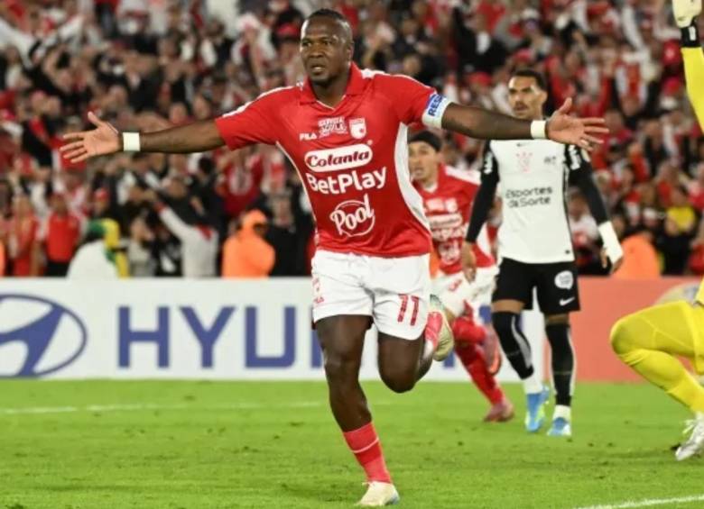 Hugo Rodallega en medio del partido. FOTO: AFP