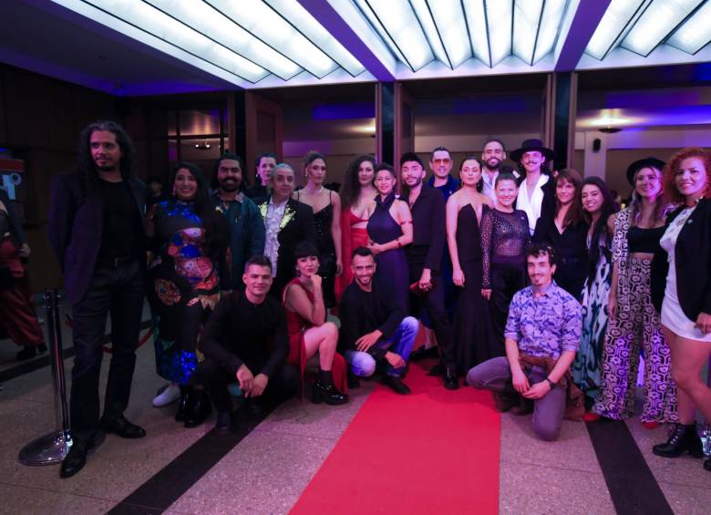 Quienes trabajan por y para el teatro de Medellín disfrutaron de la primera alfombra roja de estos galardones que se espera sigan realizándose cada año para premiar las mejores propuestas de las artes escénicas antioqueñas. FOTO esneyder gutiérrez