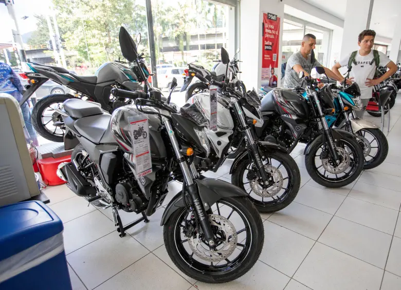 Las ventas de motocicletas en Colombia alcanzaron un récord en julio de 2026 con 131.936 unidades registradas. Bajaj lideró el mercado y Cundinamarca, Antioquia y Valle concentraron el mayor número de matrículas. FOTO EL COLOMBIANO