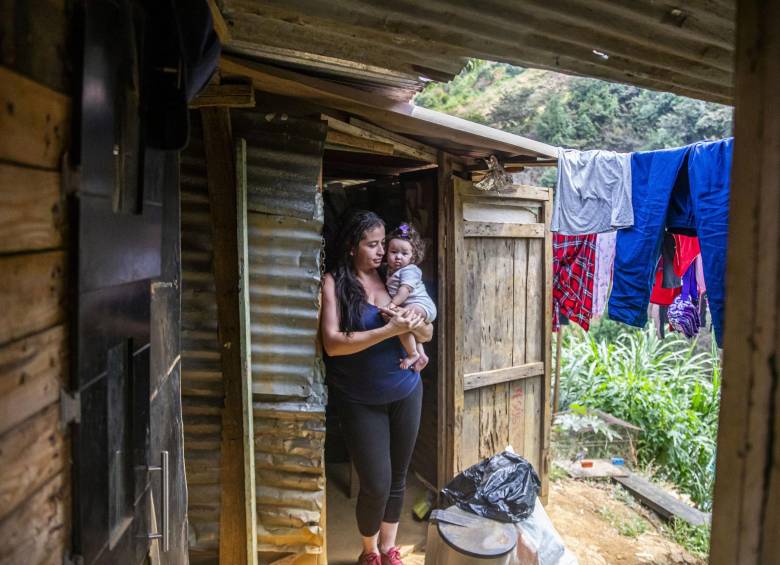 Según el Banco Mundial, 16 millones de colombianos aún viven en la pobreza. FOTO: Carlos Velásquez