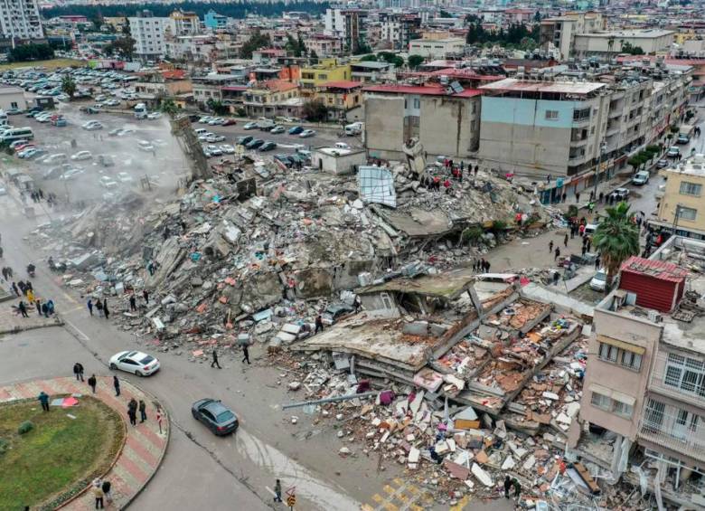  El terremoto también derribó más de 3.200 edificios en ambos países. Foto: Getty