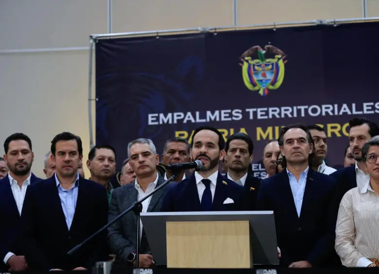Durante el encuentro, el presidente electo aseguró que la jornada permitió revisar de manera detallada las principales necesidades de Antioquia y de sus municipios. FOTO Camilo Suárez. 