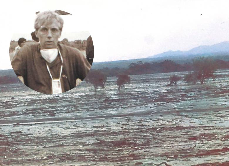 Gerald Martin en un lado de la foto. La tragedia ocurrió el 13 de noviembre de 1985, cuando la erupción del volcán Nevado del Ruiz provocó una avalancha que sepultó a Armero y mató más de 25.000 personas. FOTOS Niall Meagher