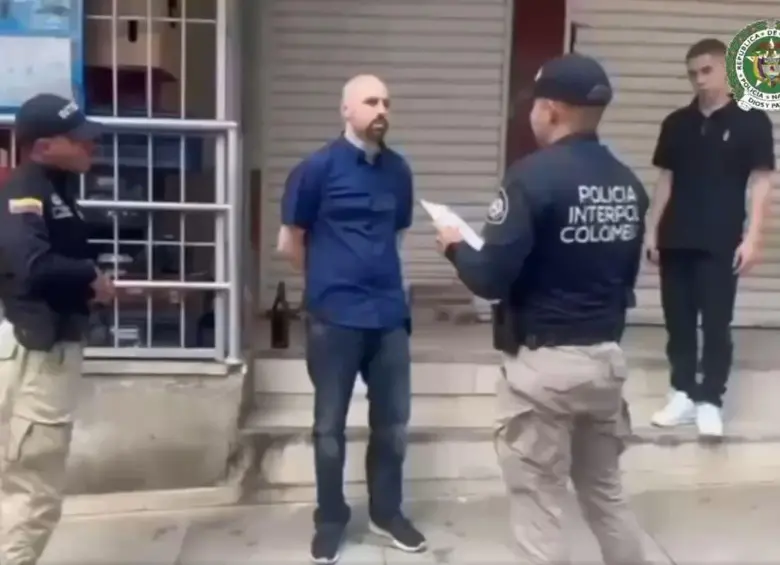 Un operativo de la Policía resultó en la captura de Georg Riess, prófugo tras salir de un permiso terapéutico. FOTO: @DirectorPolicia / X
