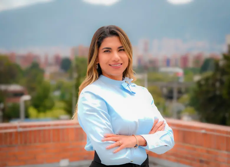 La superintendente de Sociedades, Nini Johanna Castañeda, destacó que el aumento en la revelación de estructuras empresariales fortalece la transparencia y la confianza en el mercado colombiano. FOTO cortesía Supersociedades