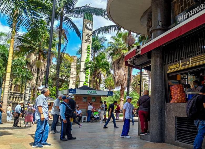 Fachada de la Cevichería Miramar, en pleno Parque de Berrío. FOTO: Cristian Álvarez.