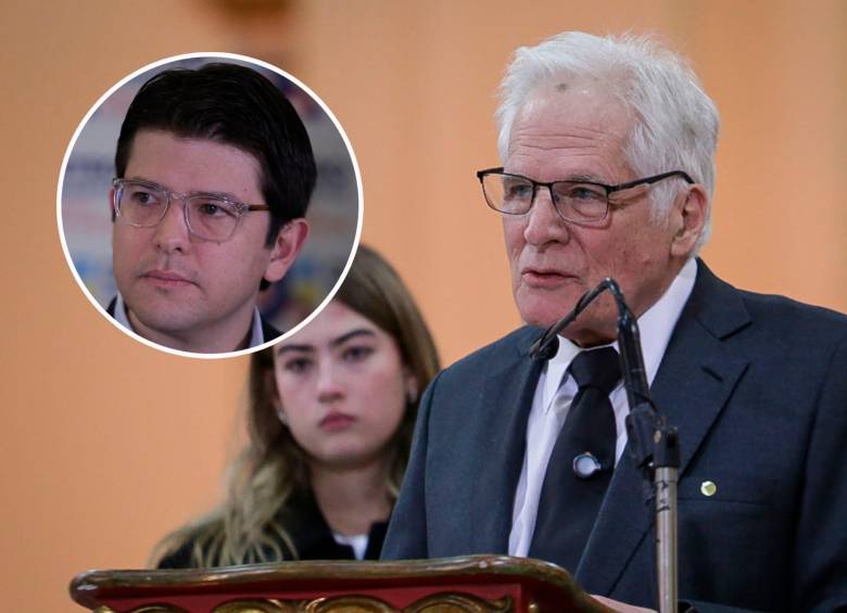 Miguel Uribe Londoño acompañó a su hijo hasta horas antes de morir en la madrugada del lunes, 11 de agosto. FOTOS: Colprensa 