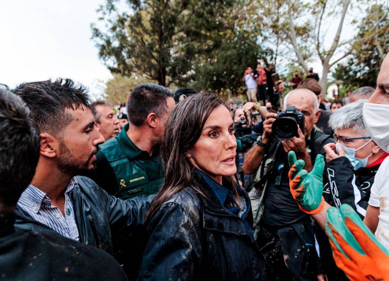 La reina Leticia fue increpada y atacada con barro en su visita a la Comunidad Valenciana, donde han muerto más de 200 personas por la DANA. FOTO: Europa Press