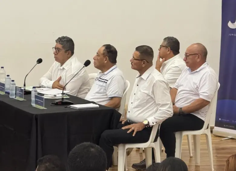 La Jurisdicción Especial para la Paz (JEP) dio un paso decisivo en el Caso 01 al sentar en el banquillo a los máximos responsables de los secuestros ejecutados por el Bloque Caribe de las Farc. FOTO: JEP / Colprensa