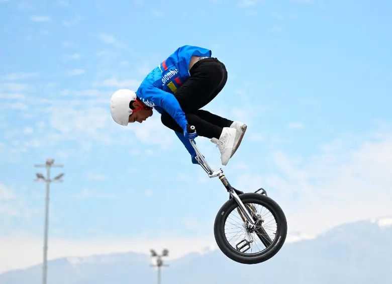Luis Rincón ya había hecho historia en Francia con “flipwhip footjam, y ahora lo mejoró con este nuevo truco. Foto : A FP. 