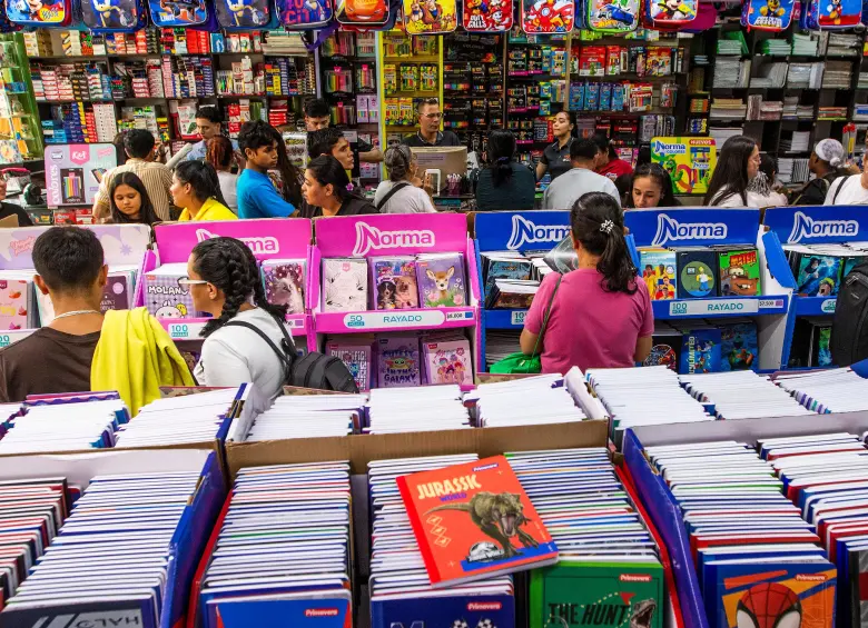 Fenalco Antioquia resaltó la mayor competencia entre marcas, lo que amplía la oferta de útiles escolares. FOTO Julio César Herrera