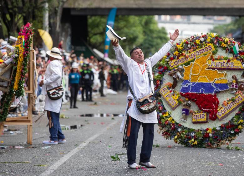 La alegria y espontaneidad de los silleteros se vive en el desfile. FOTO Esneyder Gutiérrez.
