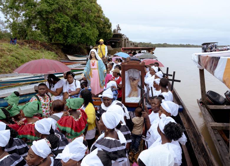 Traslado del Cristo Mutilado y el Inmaculado Corazón de María de Bellavista nuevo a Bellavista viejo para la conmemoración del 2 de mayo. Foto: Santiago Marín