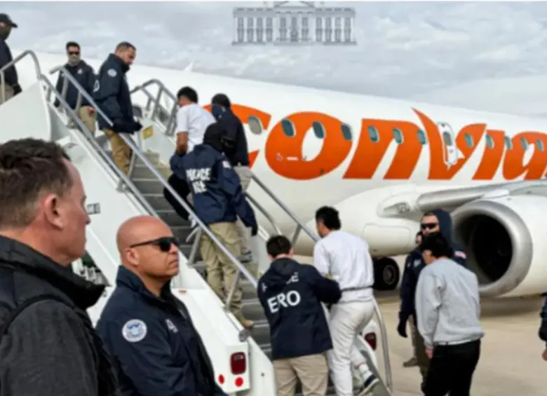 Varios vuelos de deportados han llegado desde Estados Unidos desde que capturaron a Maduro. El de esta fotografía fue el 9 de junio. FOTO: REDES SOCIALES DE LA CASA BLANCA.