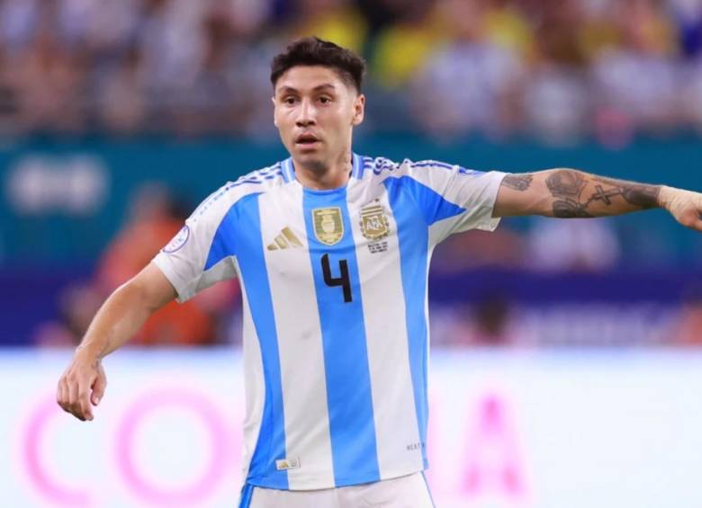 Gonzalo Montiel en medio de un partido con la Selección Argentina. FOTO: AFP