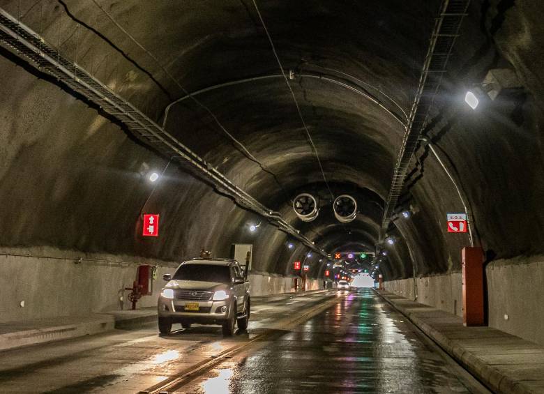 El objetivo de estos cierres es hacer mantenimiento a los equipos y al corredor del túnel de Oriente. FOTO: CARLOS VELÁSQUEZ