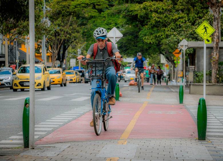 Ciclorruta ubicada sobre la carrera 70, cerca a la estación Estadio del metro. FOTO: Cortesía Alcaldía de Medellín