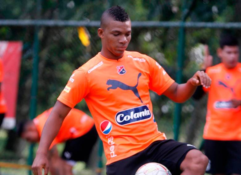 El futbolista antioqueño Frank Fabra tuvo un primer paso por el Medellín en 2015. En ese primer momento disputó 24 partidos. Foto: Juan Antonio Sánchez