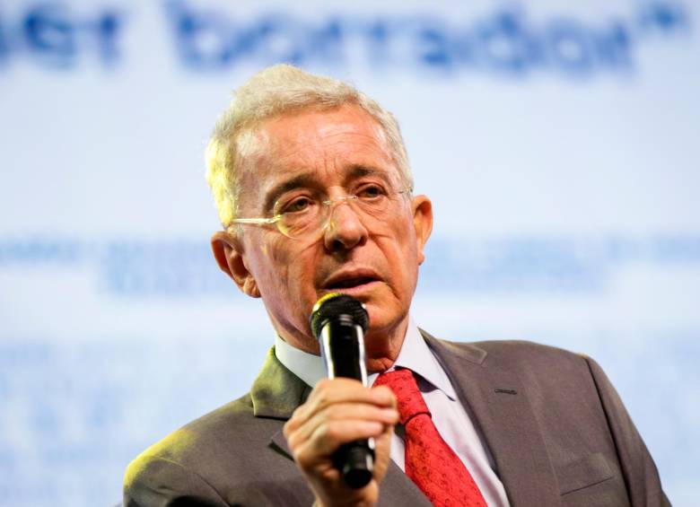 Uribe se pronunció desde Aranjuez en Medellín, donde está de correría con los candidatos de su partido a las elecciones regionales. FOTO: Colprensa