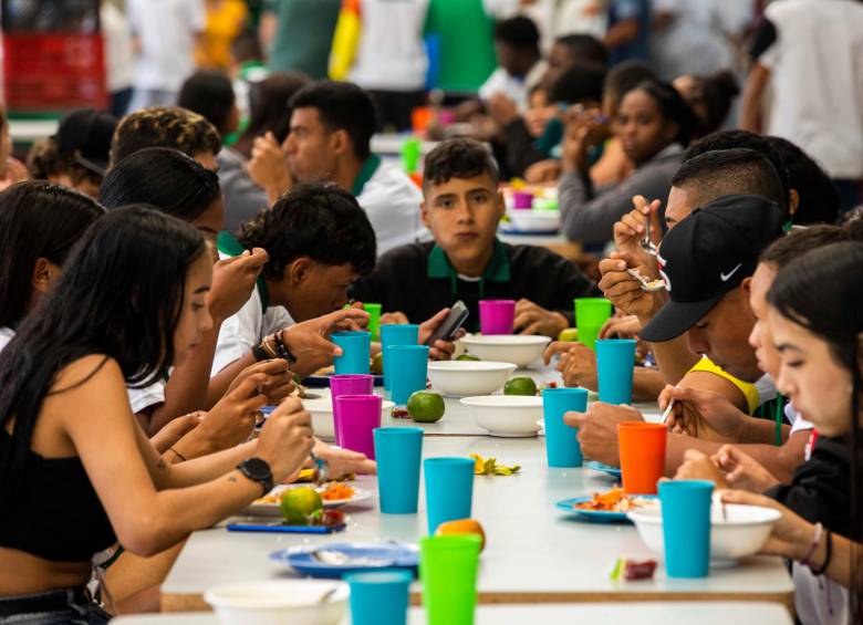 Cerca de 7.000 personas de todos los rincones de Antioquia dependen de la alimentación que contrató Indeportes para los juegos. FOTO: CARLOS VELÁSQUEZ