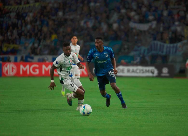 Imágenes del duelo que sostuvieron Once Caldas y Millonarios, este miércoles en el estadio Palogrande. FOTO COLPRENSA