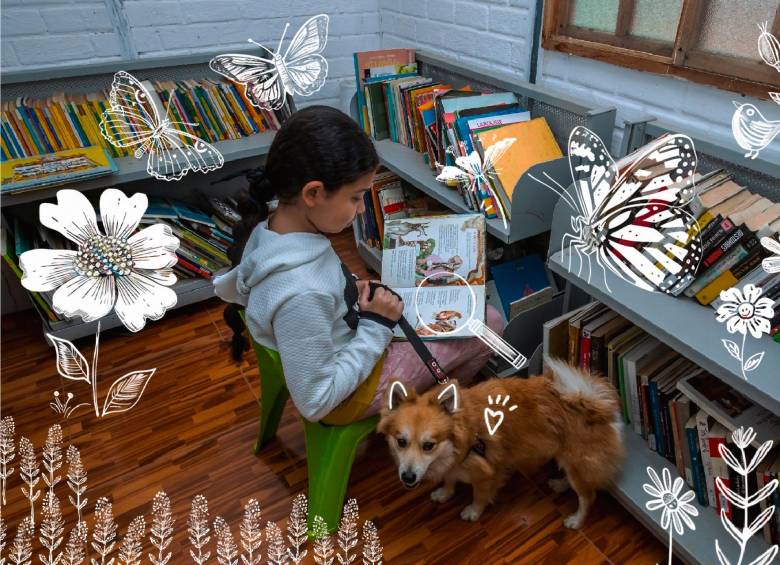 Janna, 11 años, y su amigo Simba en la Biblioteca Comunitaria Sueños de Papel, en Manrique, La Cruz. Foto: Esneyder Gutiérrez.