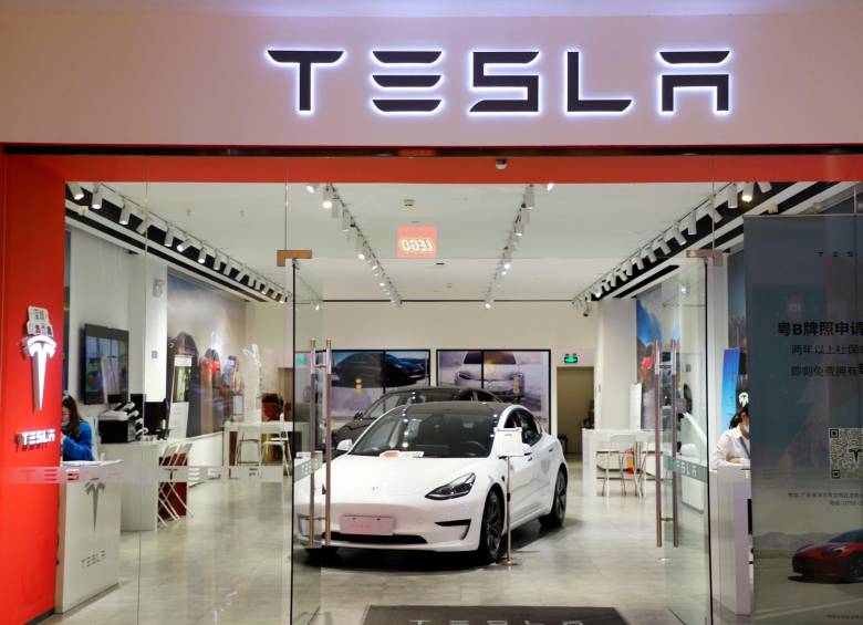 Tesla es el principal fabricante de vehículos eléctricos del planeta, Musk llegó a esa empresa en el año 2003. FOTO getty