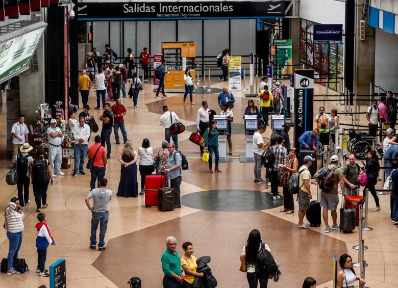 Entre junio y julio, salieron del país 912.267 de viajeros nacionales, es decir, 1% más que los 905.069 que se registraron en el mismo periodo del año pasado. FOTO JAIME PÉREZ
