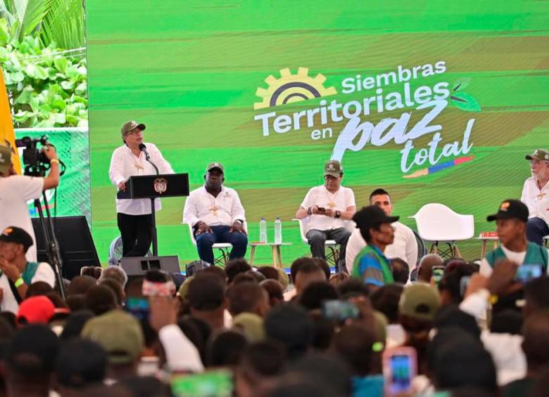 En su intervención, Petro hizo un llamado a avanzar hacia la industrialización de la hoja de coca. FOTO PRESIDENCIA