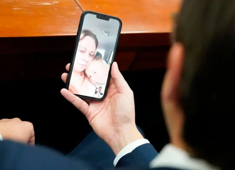 La foto con la que María Claudia Tarazona compartió un emotivo mensaje para su esposo, Miguel Uribe. FOTO: Tomada de Instagram @maclaudiat