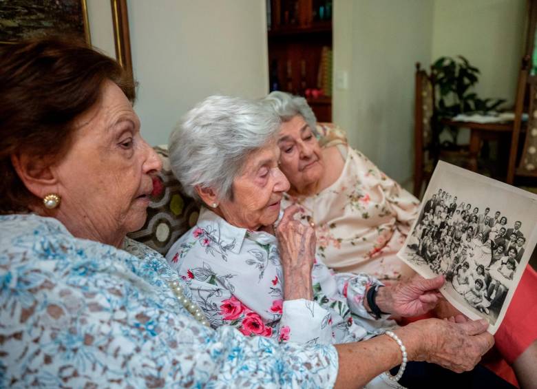 Desde siempre la familia ha sido muy unida, como lo constata esta foto donde aprecian una reunión, en 1960. FOTO: CAMILO SUÁREZ