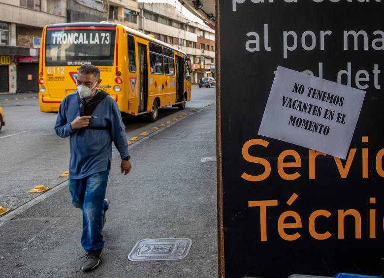 Mediante entrega de incentivos a los empresarios, el Gobierno procura que se generen más puestos de trabajo formales. Según el Dane, en el país hay actualmente 2,36 millones de desocupados. FOTO Carlos Velásquez
