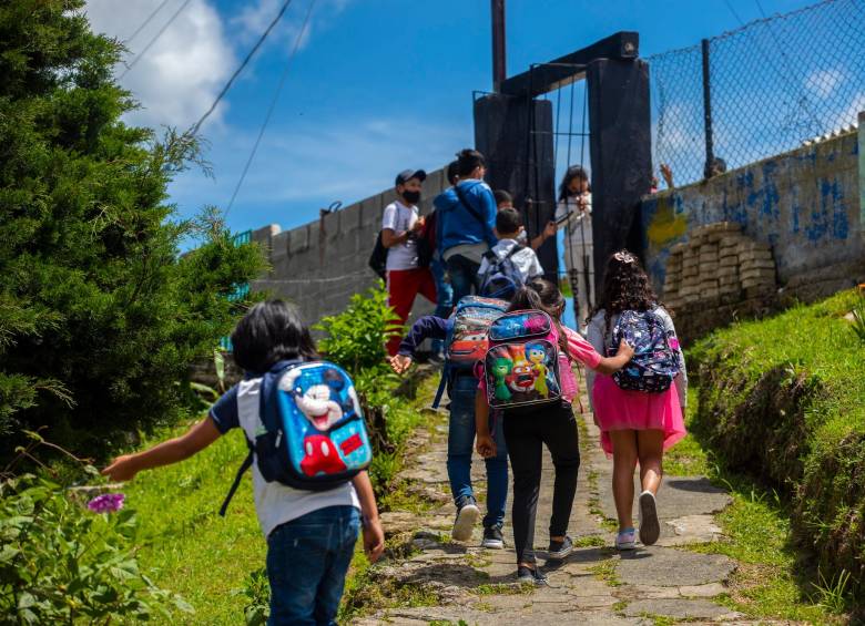La deserción escolar se incrementó durante la pandemia del covid, pero los gobiernos, tanto el pasado como el actual, han buscado soluciones para evitar que se genere una crisis en la infancia. FOTO Camilo Suárez