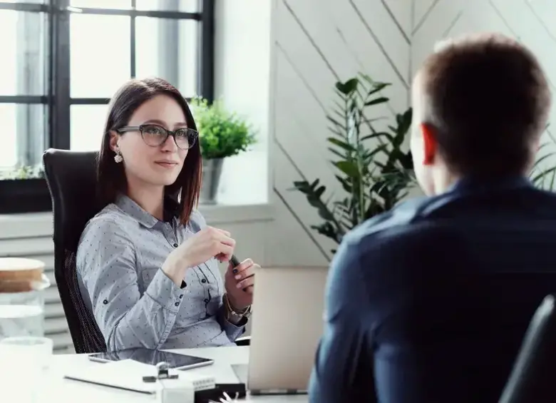 Cali se suma al auge del trabajo híbrido con más de 220 empleos disponibles para profesionales de distintas áreas. FOTO: Getty
