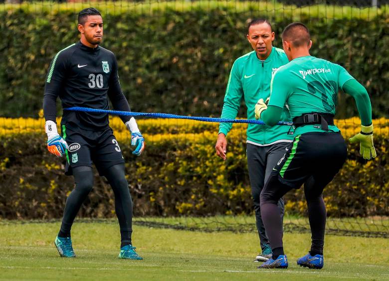 Milton Patiño es un apasionado por la formación de porteros, pero también por formar grandes seres humanos que le aporten a la sociedad desde cualquier ámbito. FOTO JAIME PÉREZ