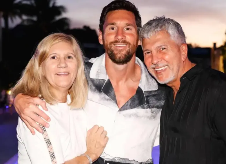 El pasado 8 de agosto, Lionel Messi sufrió el impacto más amargo fuera de los terrenos de juego con el deceso de su padre y pilar fundamental, Jorge Messi. FOTO: Tomada de redes sociales @leomessi