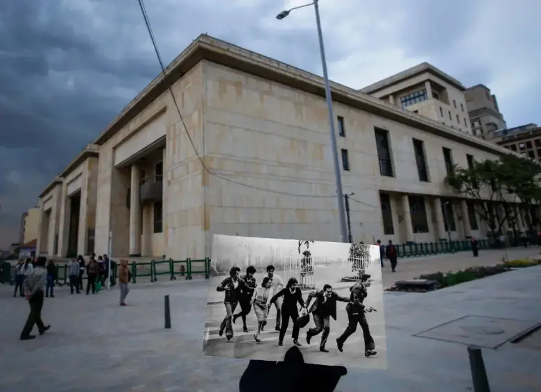 La retoma del Palacio de Justicia dejó decenas de víctimas y denuncias de desaparición y tortura que siguen siendo investigadas cuatro décadas después. FOTO: Colprensa