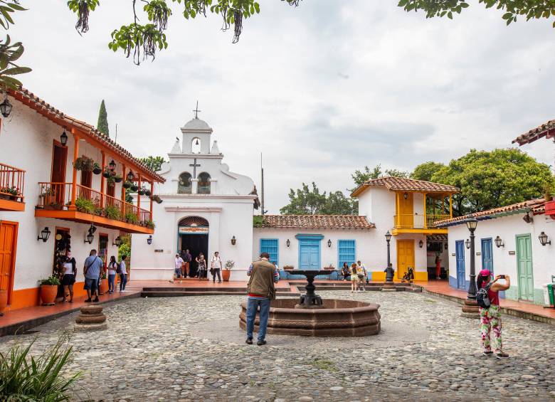 Con sus lugares cerrados, por deterioro y por la falta de mobiliario, así se la pasa desde hace años el Pueblito Paisa. FOTO: ESNEYDER GUTIÉRREZ