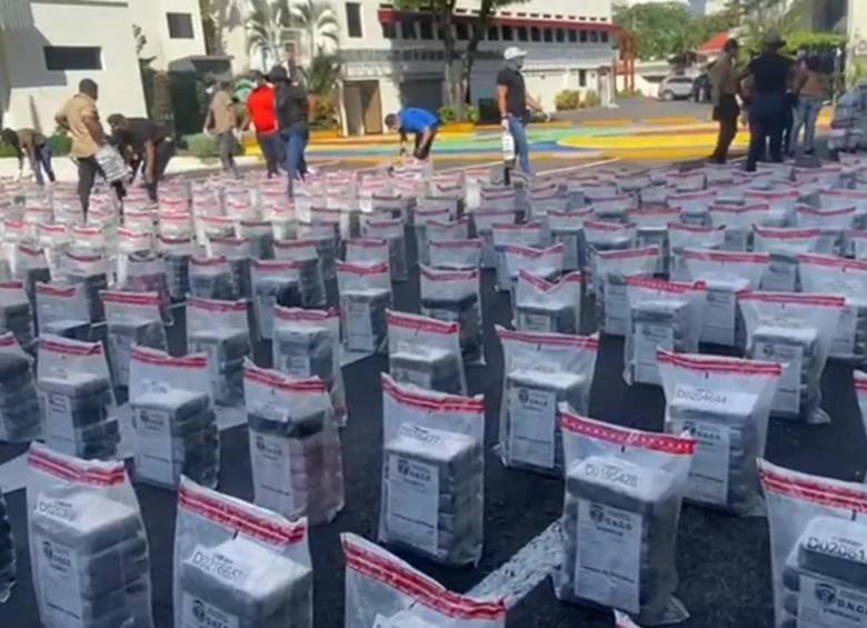 Esta incautación de 9.5 toneladas se convirtieron en la mayor incautación en la historia de las autoridades de República Dominicana. FOTO: Captura de video redes sociales DNCD