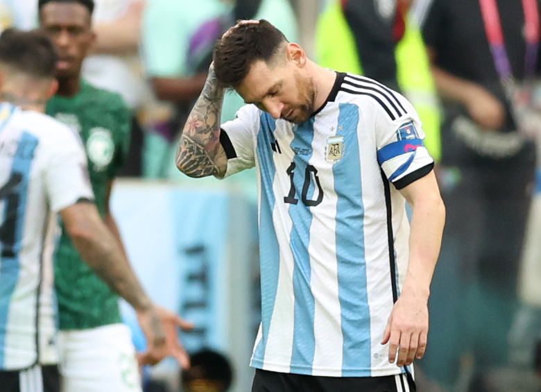 El astro argentino salió abucheado y silbado del estadio de Hong Kong. FOTO: GETTY IMAGES