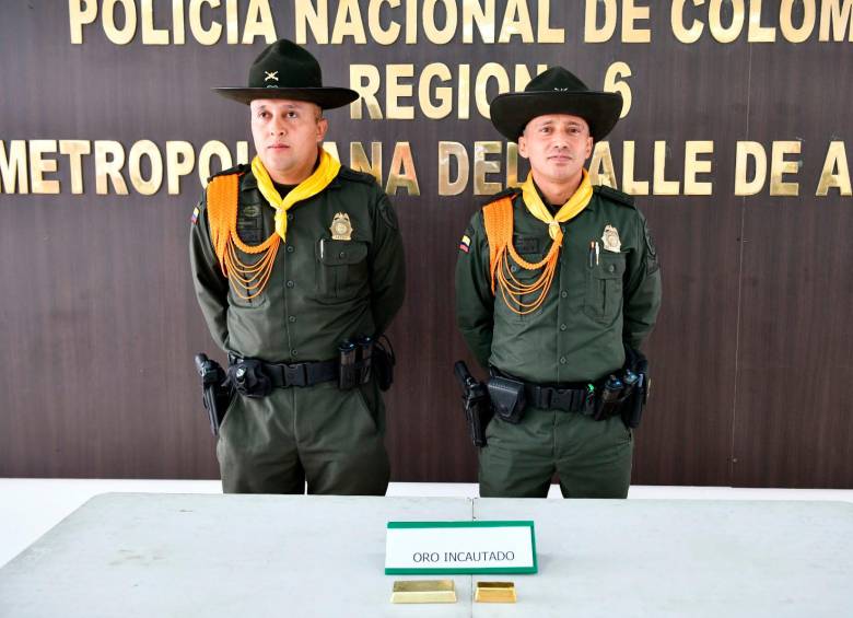 Policía encontró dos lingotes de oro encaletados en una encomienda en la Terminal del Sur