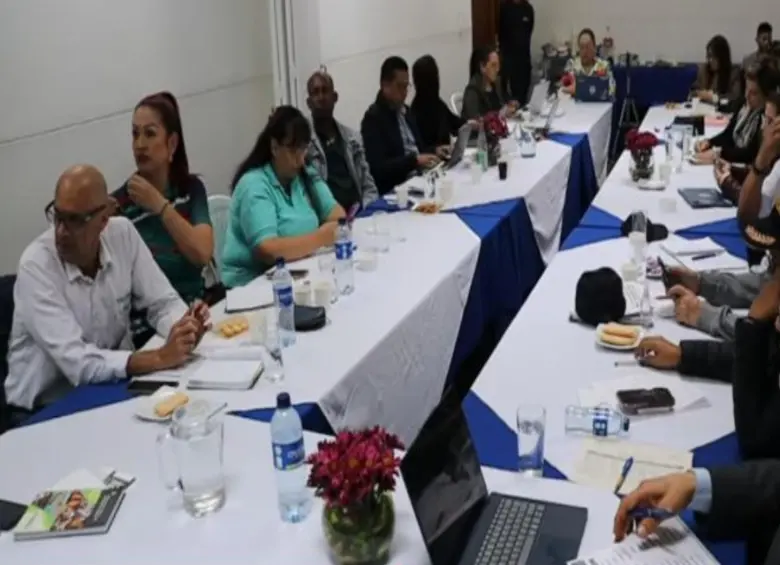 Así se desarrolló la reunión entre los profesores sindicalizados y los directivos del FOMAG. FOTO: imagen tomada de redes.