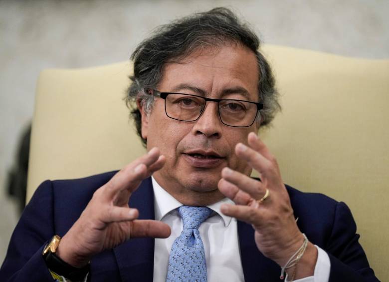 El presidente Gustavo Petro aseguró que los grupos armados ilegales que están en mesas de diálogos deben dejar de atacar a la ciudadanía en su lucha contra el Estado colombiano. FOTO: GETTY
