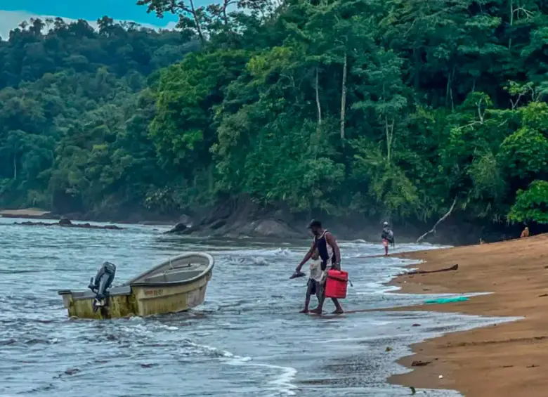 En la playa El Valle, el lugar en el que los tres antioqueños fueron arrastrados por el oleaje, no había presencia de guardacostas. FOTO: Cristina Rodríguez
