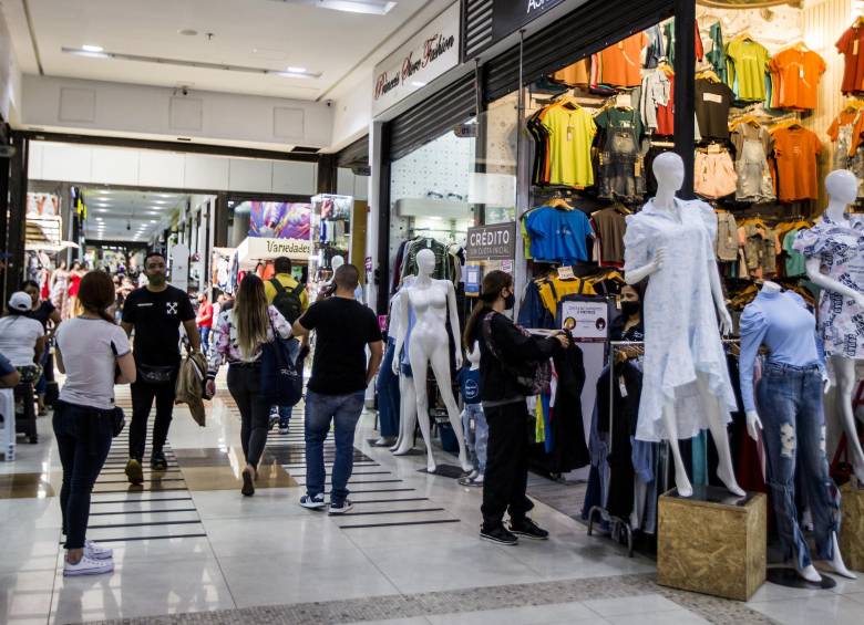 La campaña de Fenalco busca incentivar el consumo, aprovechando el cierre del semestre y la prima de servicios que se le entrega a los trabajadores del país en este mes de junio. Foto: Julio César Herrera 