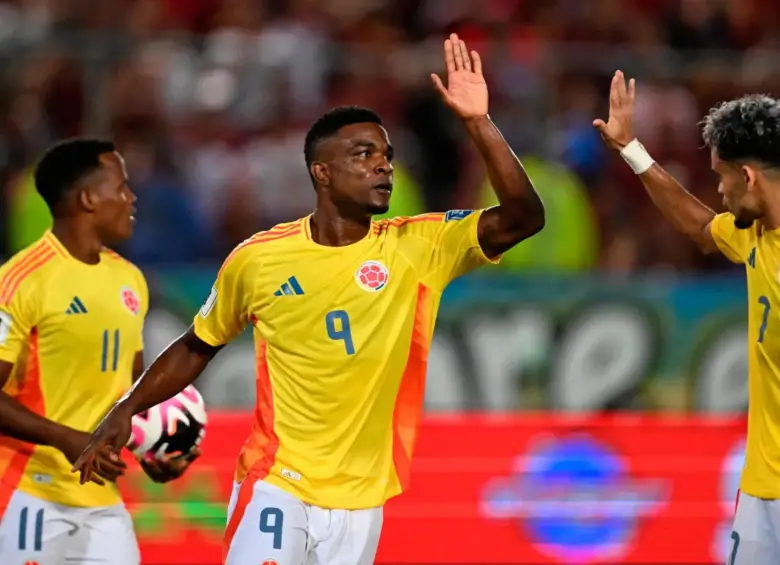 La Selección Colombia cerró la Eliminatoria con una fiesta de goles en Venezuela y un héroe inesperado, Luis Suárez, quien marcó cuatro de los seis goles en el partido. FOTO: AFP