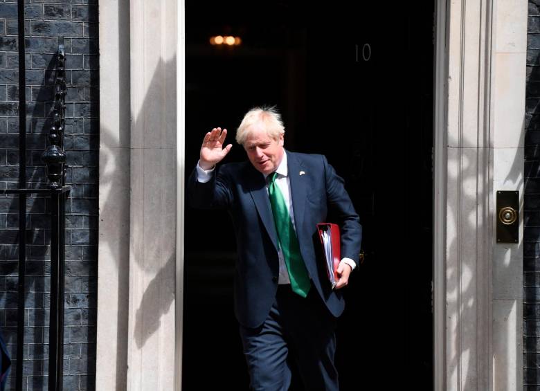 En la imagen el saliente ministro del Reino Unido, Boris Johnson, quien estará en el cargo hasta que se elija su sucesor. FOTO: EFE